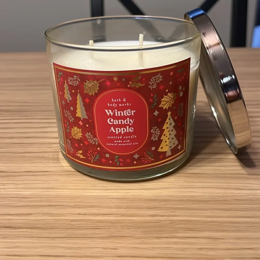 Bath & Body Works 3 Wick Candle. Winter Candy Apple.